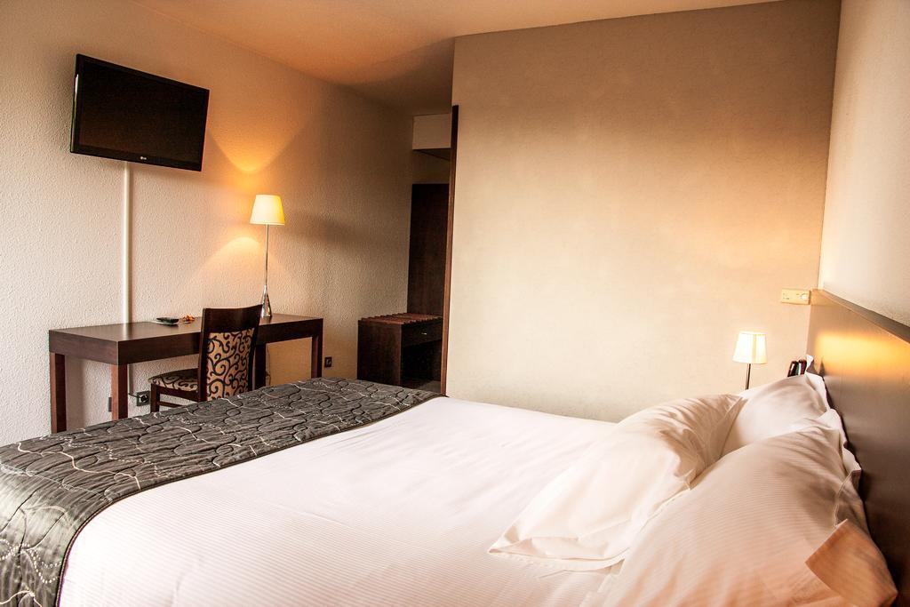 Hotel Les Amandiers Tournon-sur-Rhone Exterior photo